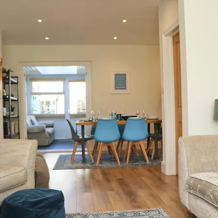 Townhouse, Close To Harbour بيت للعطل *